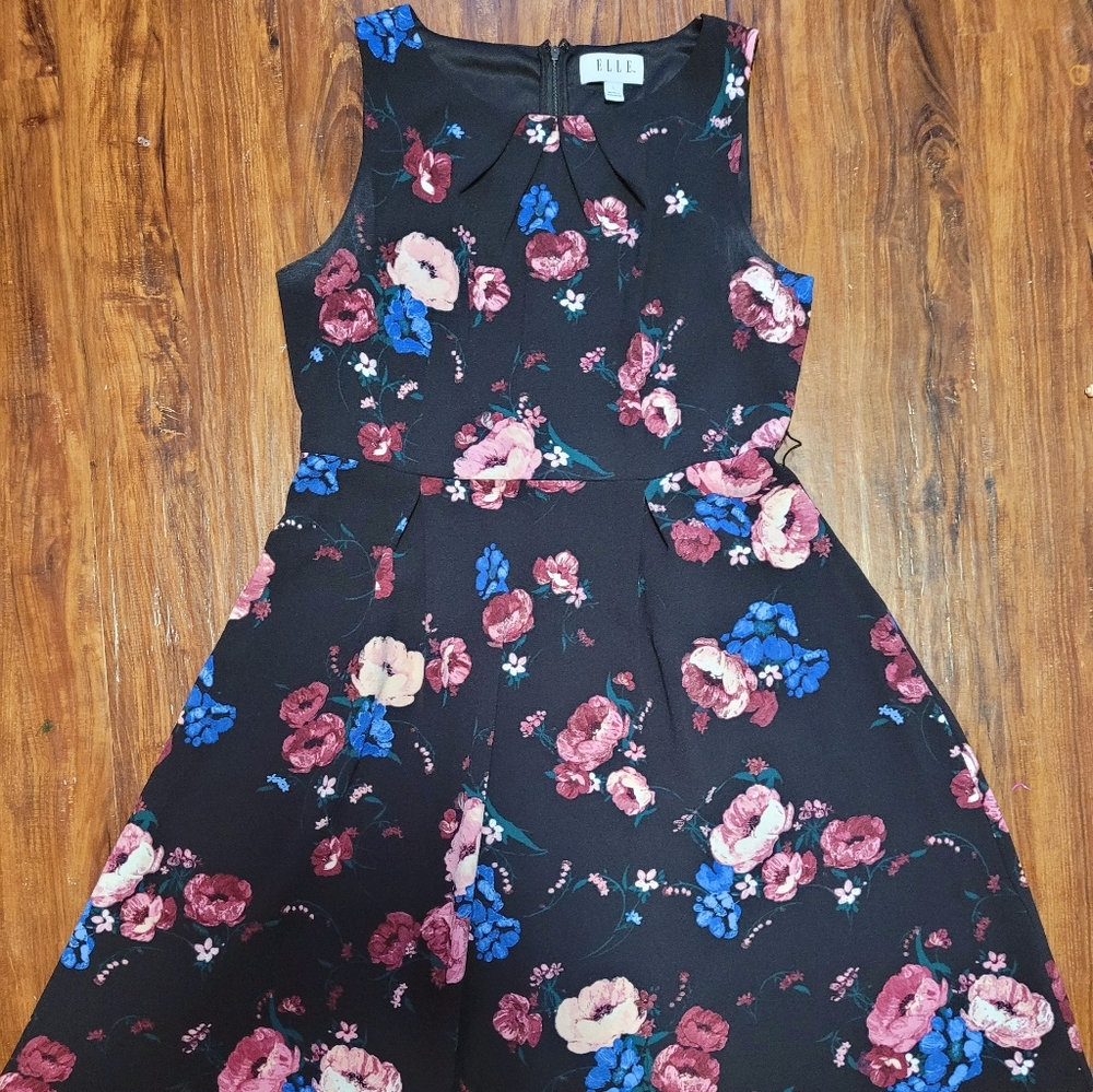 Elle black flowered fit and flare midi dress Large